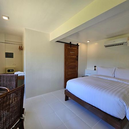 פוארטו גאלרה Edgewater Dive & Spa Resort מראה חיצוני תמונה