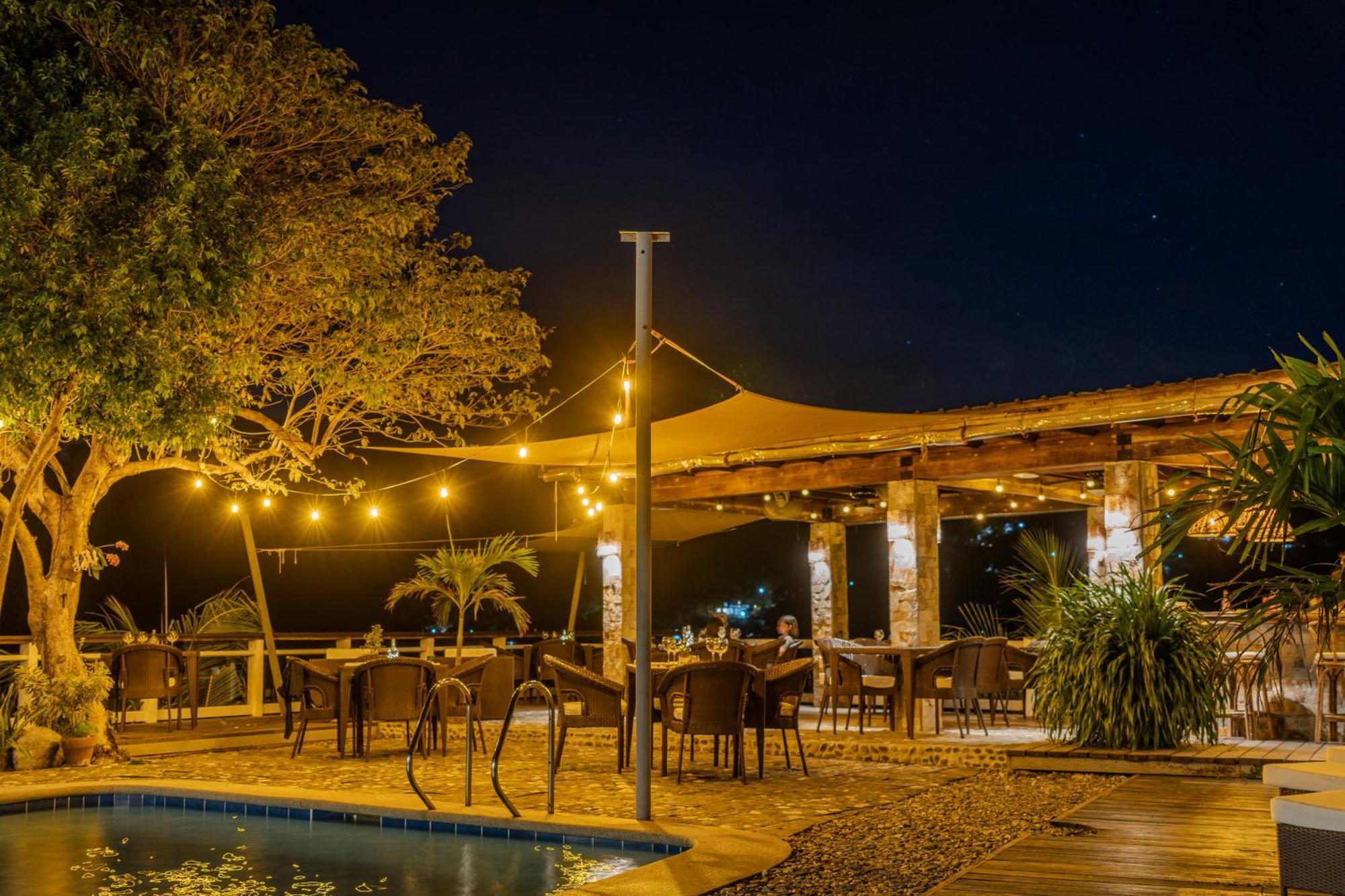 פוארטו גאלרה Edgewater Dive & Spa Resort מראה חיצוני תמונה