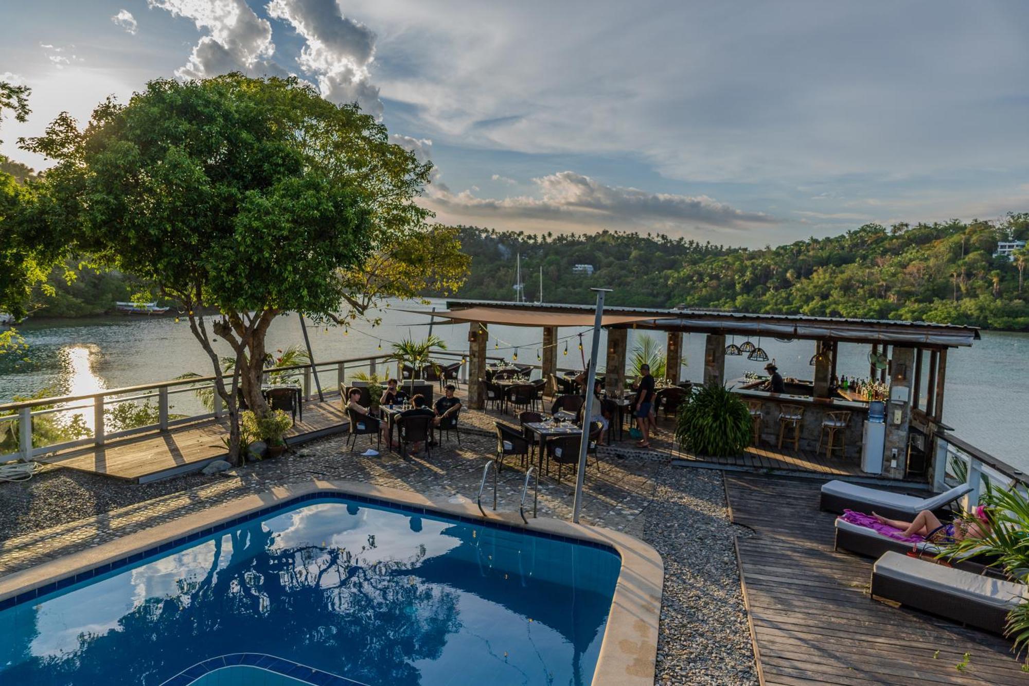 פוארטו גאלרה Edgewater Dive & Spa Resort מראה חיצוני תמונה