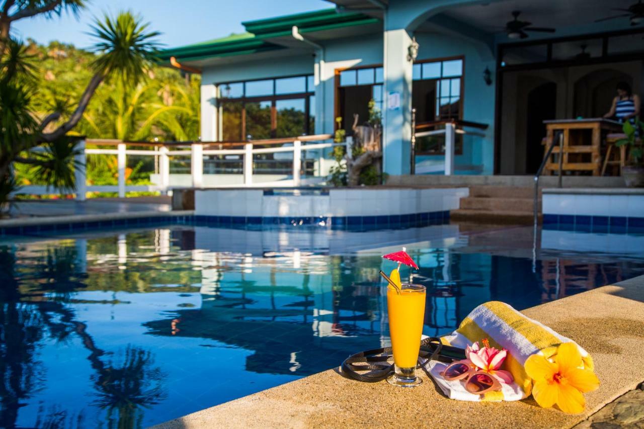 פוארטו גאלרה Edgewater Dive & Spa Resort מראה חיצוני תמונה