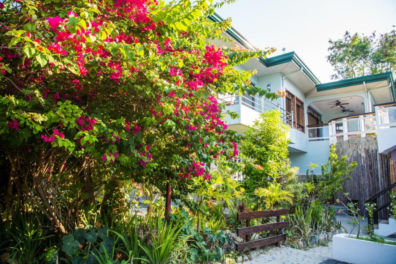 פוארטו גאלרה Edgewater Dive & Spa Resort מראה חיצוני תמונה