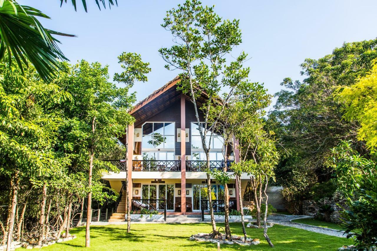 פוארטו גאלרה Edgewater Dive & Spa Resort מראה חיצוני תמונה